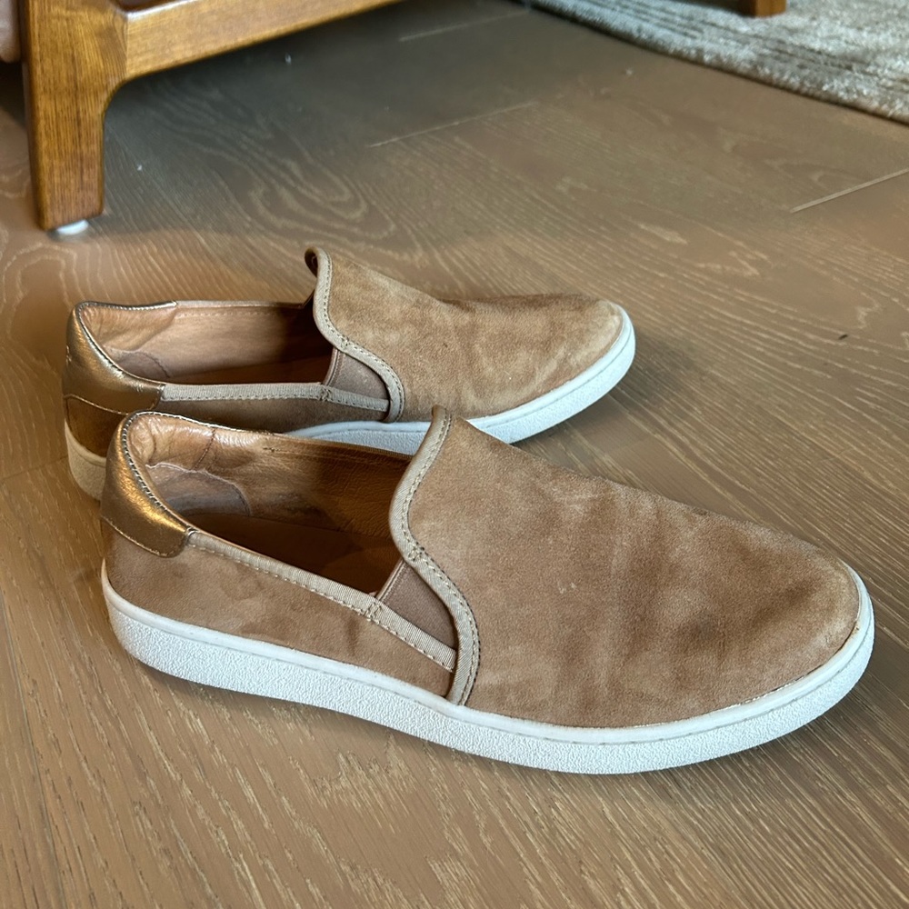 UGG Alameda Slip On Size 10